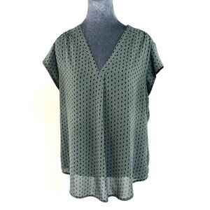 Monday Fun Green Polka Dot Blouse Women’s V-Neck Cap Sleeve Casual Top. Size L.